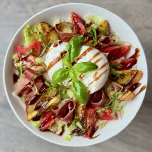 Burrata salat nektariini ja serrano singiga 400 kcal